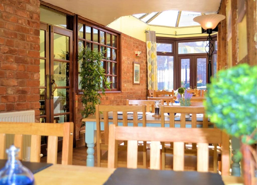 The George Inn & Millingbrook Lodge Ltd Lydney Ngoại thất bức ảnh
